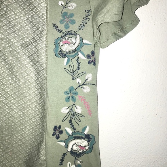 3/$15 🎀Girls stylish top🎀🎀 - Picture 2 of 4